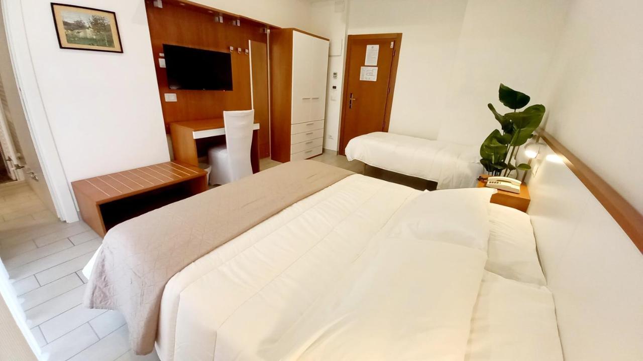 Hotel Brotas Rimini Exterior photo