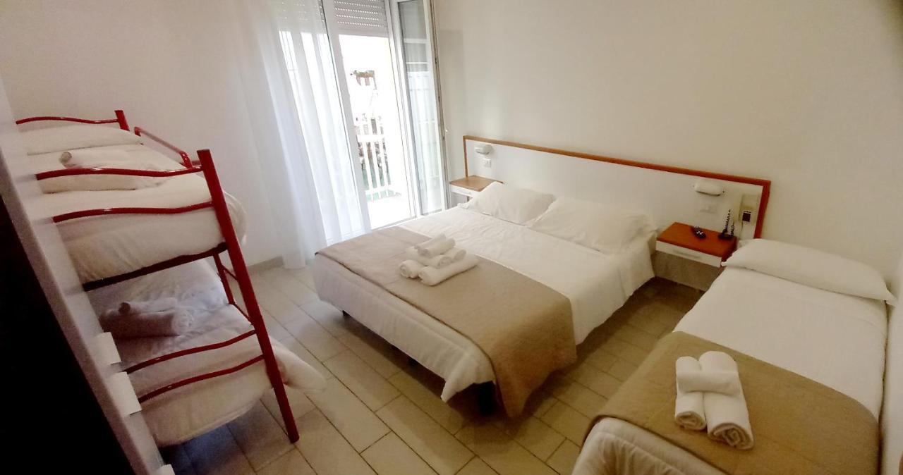 Hotel Brotas Rimini Exterior photo