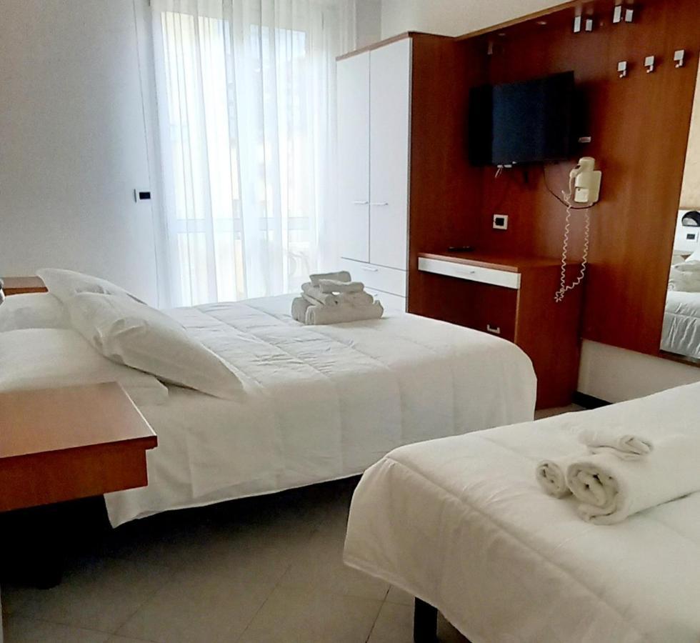 Hotel Brotas Rimini Exterior photo