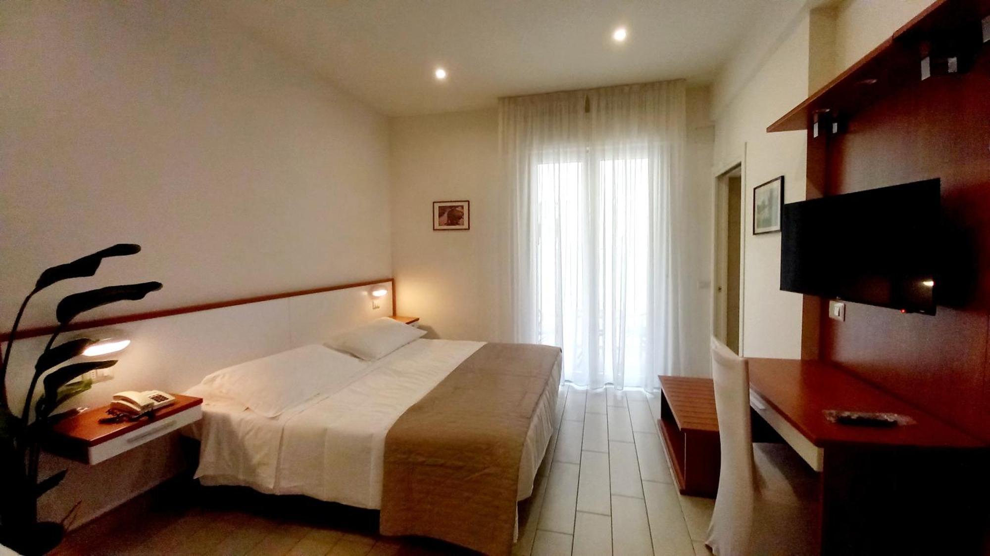 Hotel Brotas Rimini Exterior photo