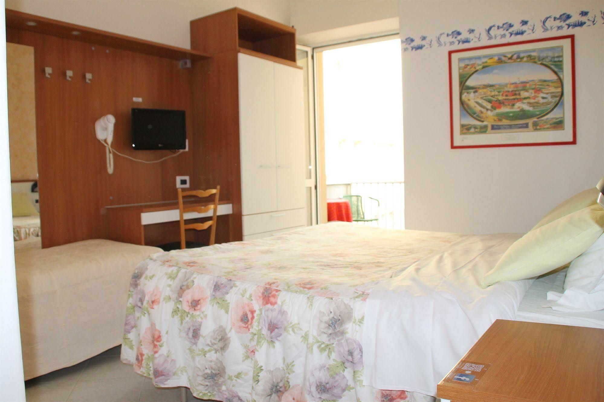 Hotel Brotas Rimini Exterior photo