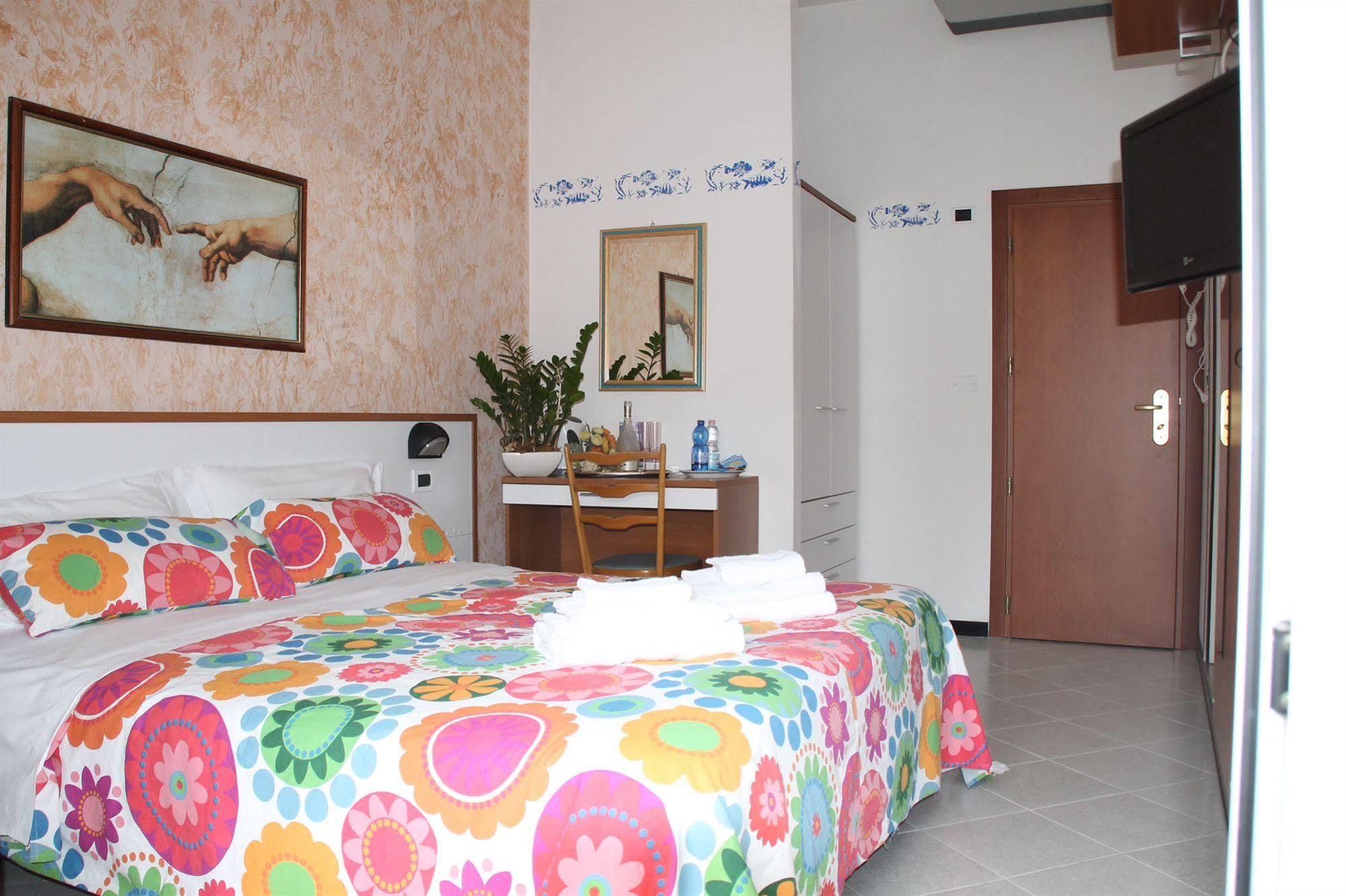 Hotel Brotas Rimini Exterior photo