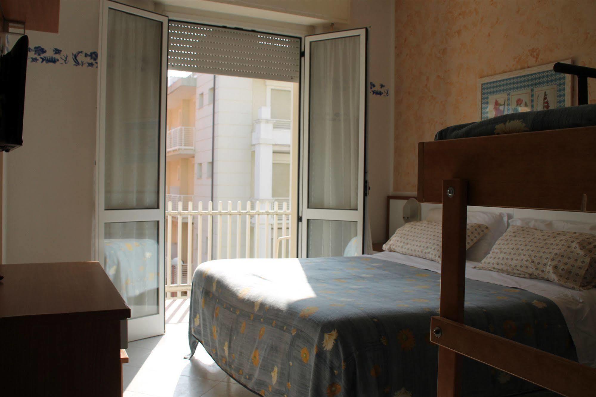 Hotel Brotas Rimini Exterior photo